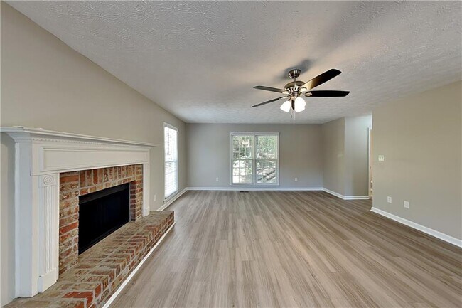 Building Photo - 3 Maplelake Dr