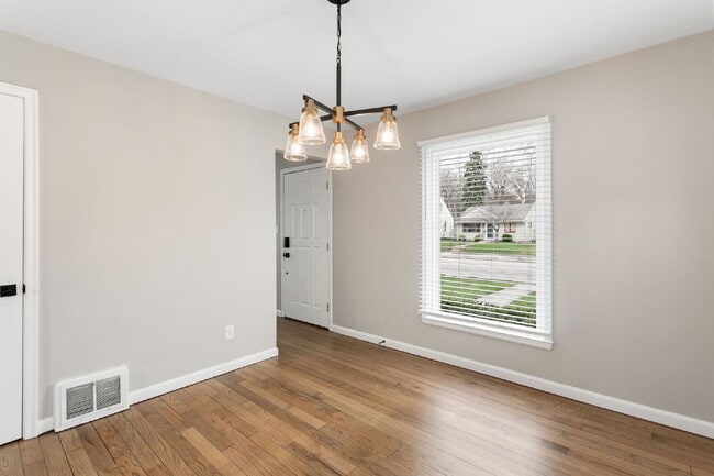 Building Photo - 410 W Angela Blvd