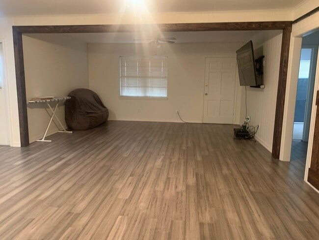 Building Photo - REMODELED SPACIOUS SOUTH BOSSIER HOME.