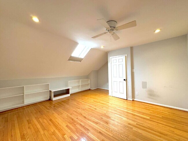 Building Photo - Premier Del Ray Townhome: Steps from The Avenue