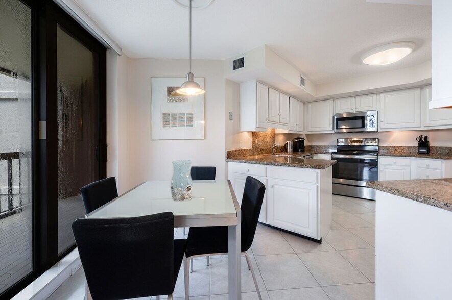 Building Photo - 4551 Gulf Shore Blvd N