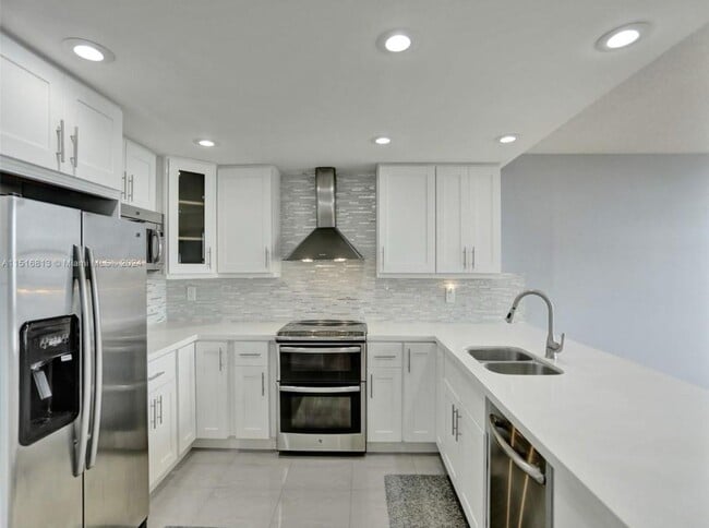 Building Photo - $2,900MONTHLY;11930 N BAYSHORE DR #601 NOR...
