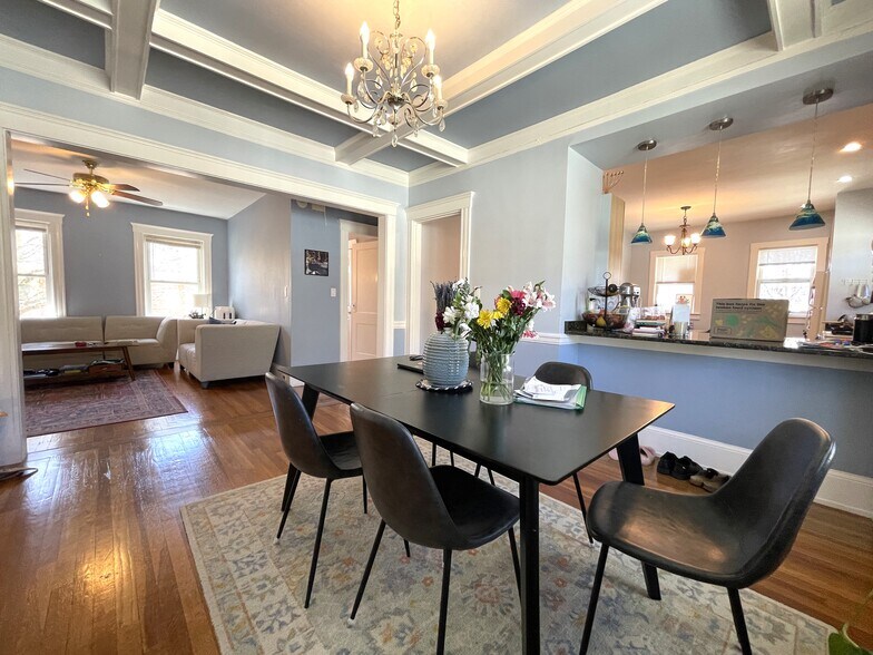 Building Photo - 15 Westbourne Rd