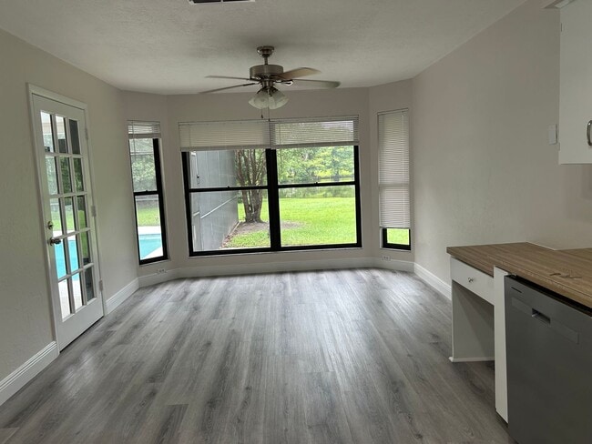 Building Photo - Water view - Pool home