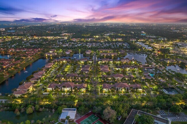 Building Photo - 3023 Alcazar Pl