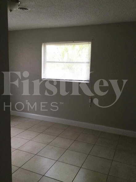 Building Photo - 5971 NW 15th St