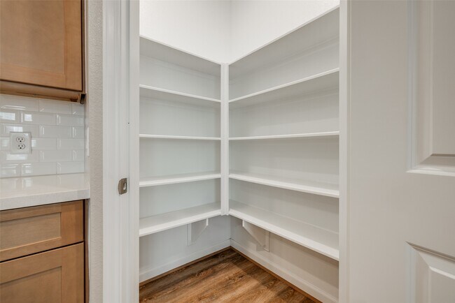 Building Photo - 107 Pk Pl Cir