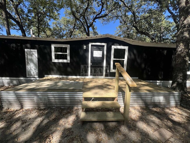 Building Photo - Beautiful Remodeled 3 Bed 1.5 Bath