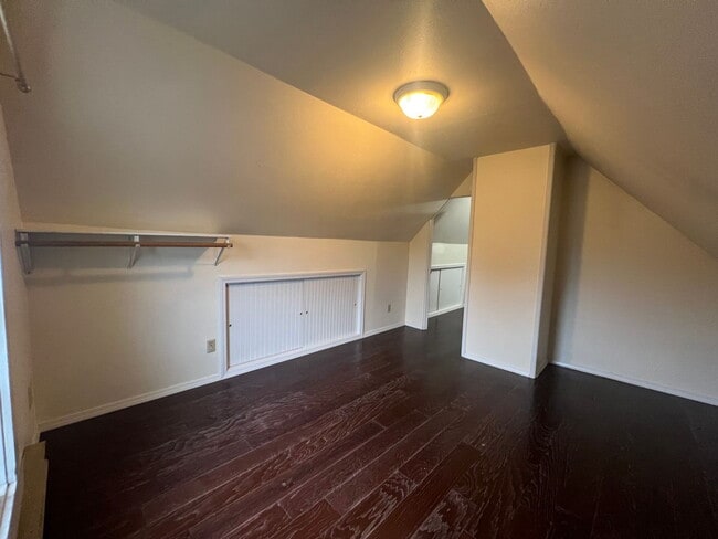 Building Photo - Prime Lakeway Location – Minutes to WWU, Whole Foods, I-5 & Downtown Bellingham