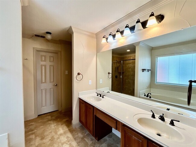 Building Photo - 1005 Tallahassee Dr