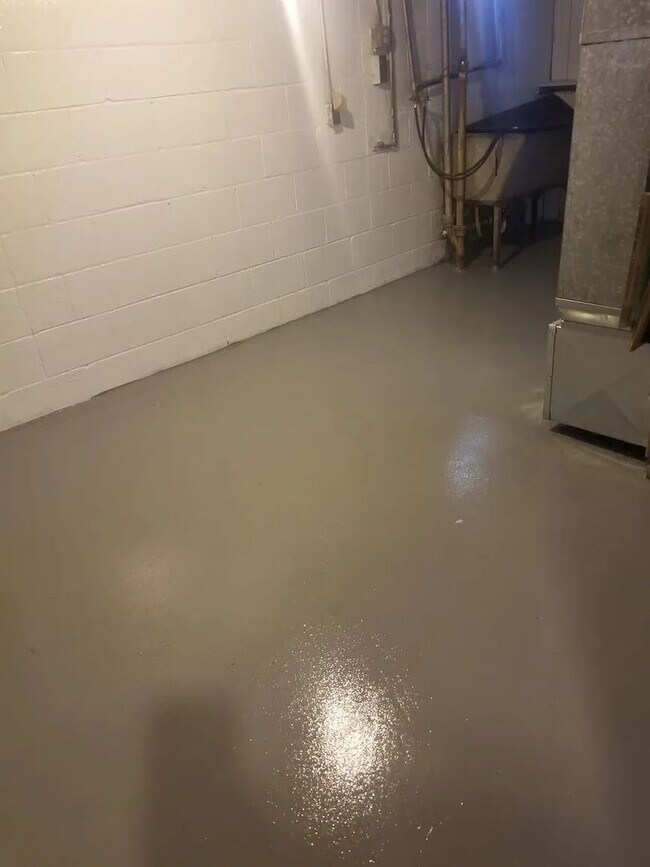 Building Photo - 4264-4266 N Sercombe Rd