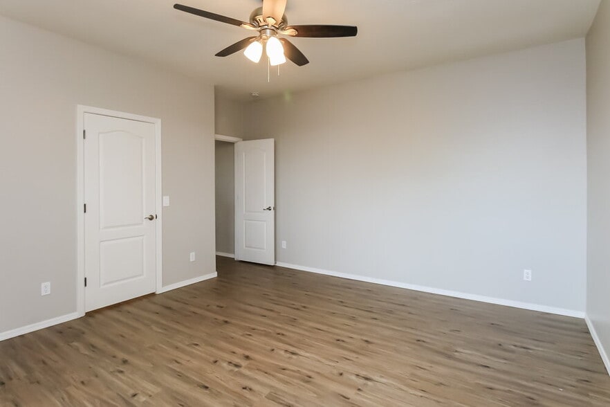 Building Photo - 10238 E Isleta Ave