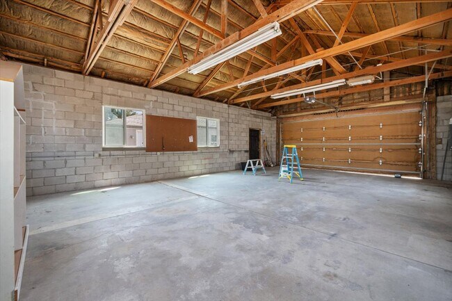 Building Photo - 310 US-30