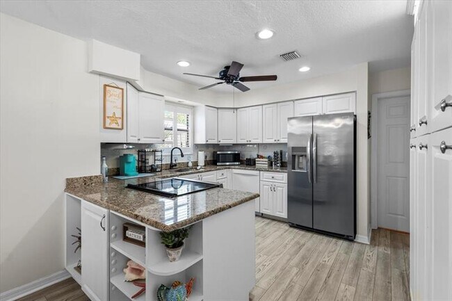 Building Photo - 2250 SE Country Club Ln