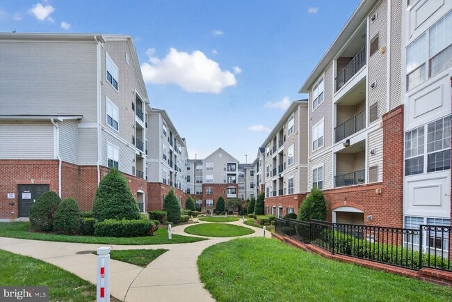 Primary Photo - 4850 Eisenhower Ave