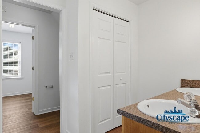 Building Photo - NEWLY RENOVATED 4 BEDROOM ASHBROOK HOME