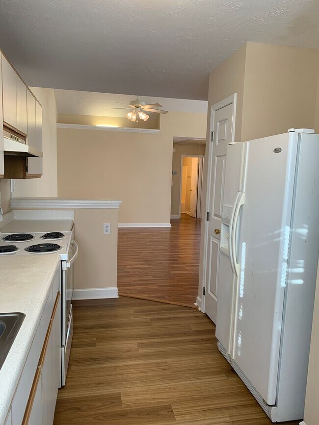 Building Photo - 2 Bedroom 2 Bath Townhouse Available Now on Jasmine Cove Way