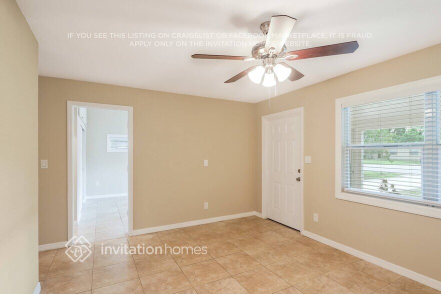 Building Photo - 215 Emerald Ln