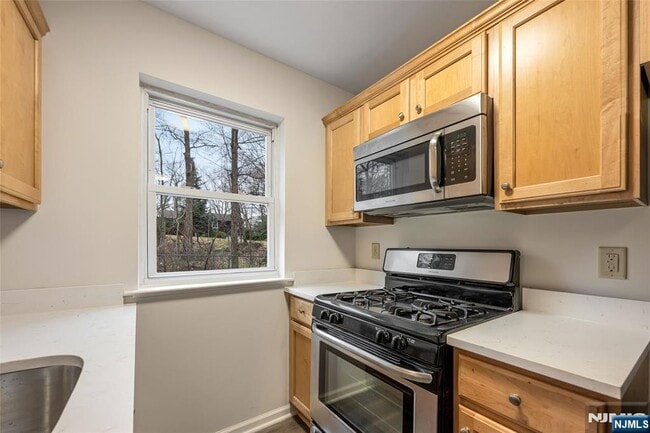 Building Photo - 121 Regency