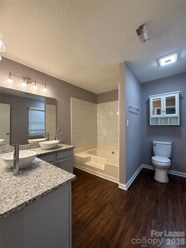 Building Photo - 5919 Hunters Crossing Ln