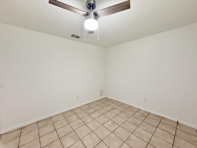 Building Photo - 3815 Osprey Cir