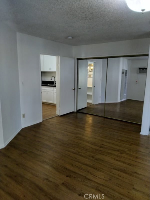 Building Photo - 819 N Dos Robles Pl