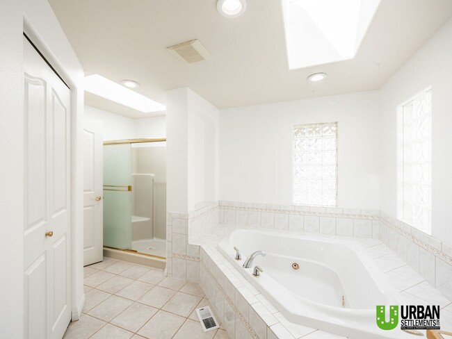 Building Photo - Spacious Glenrose Retreat | 3 Bed + Shop + Private Wooded Setting