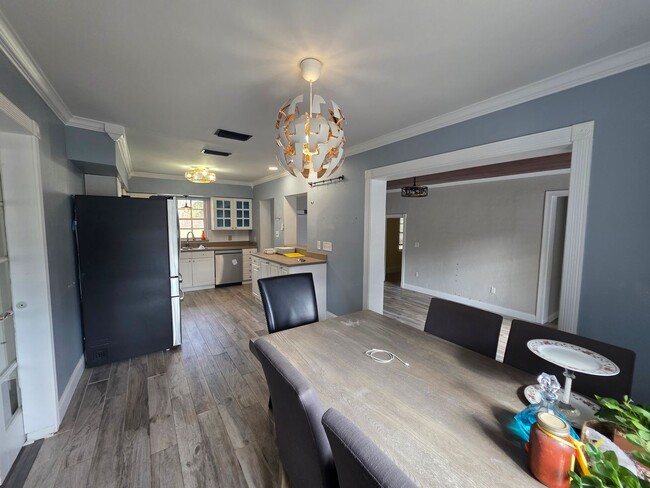 Building Photo - Spacious 5 Bedroom Home with Pool in Crystal Lake Homesites