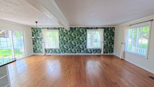 Building Photo - Beautiful Lindon Home