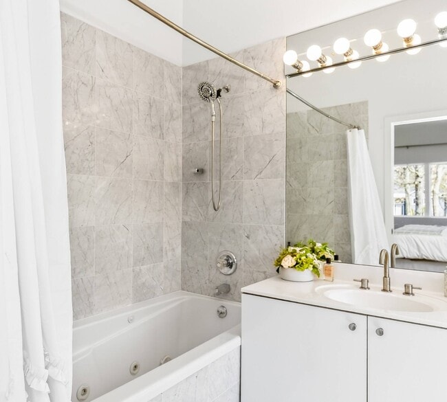 Building Photo - 12 Douglas Ct