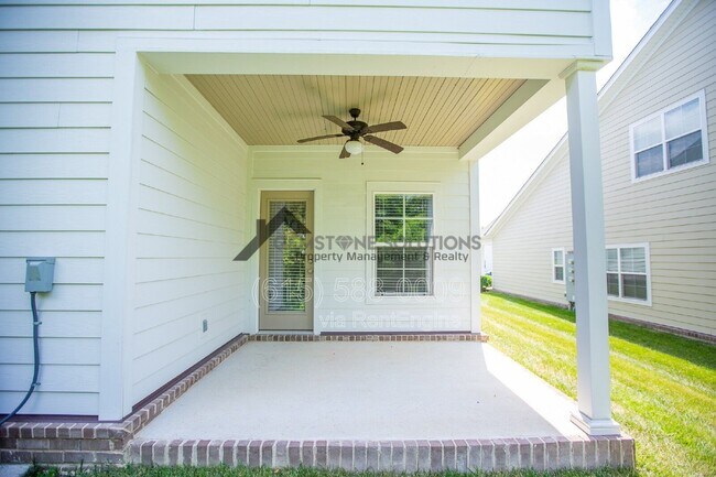 Building Photo - 1041 Honey Bush Cir