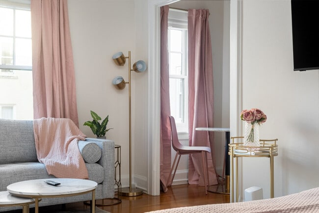 Building Photo - 2015 NW Flanders St