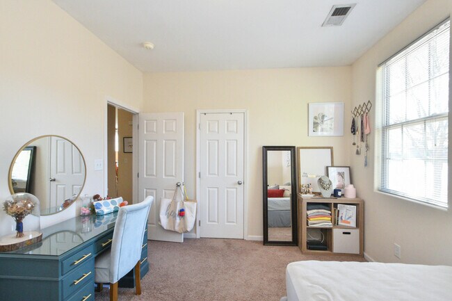 Building Photo - 2537 Sun Seeker Ct