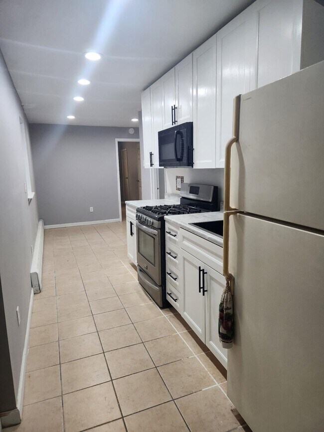 Building Photo - 306 65th St