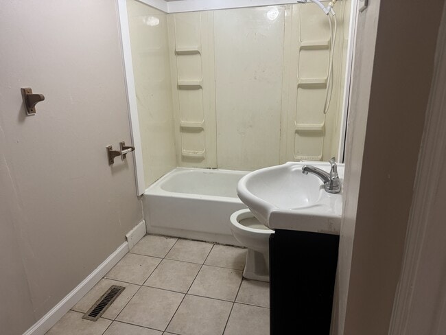 Building Photo - 1604 Alton Rd