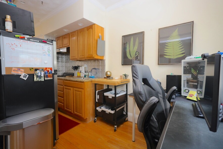 Building Photo - 118 Riverway