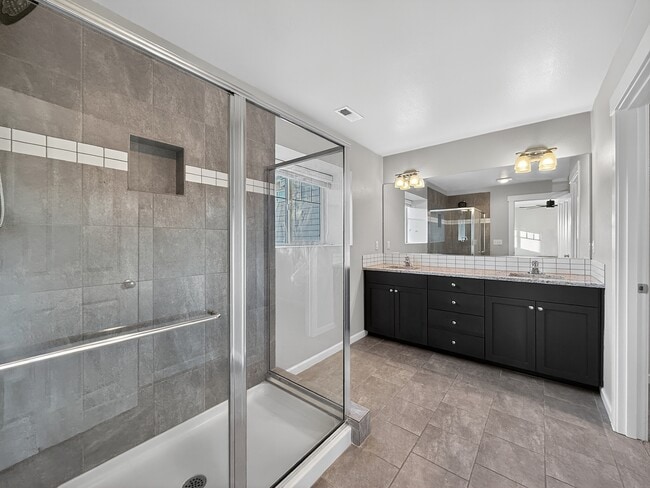 Building Photo - 9825 15th Pl SE