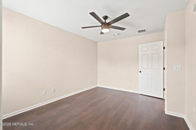 Building Photo - 577 Scrub Jay Dr