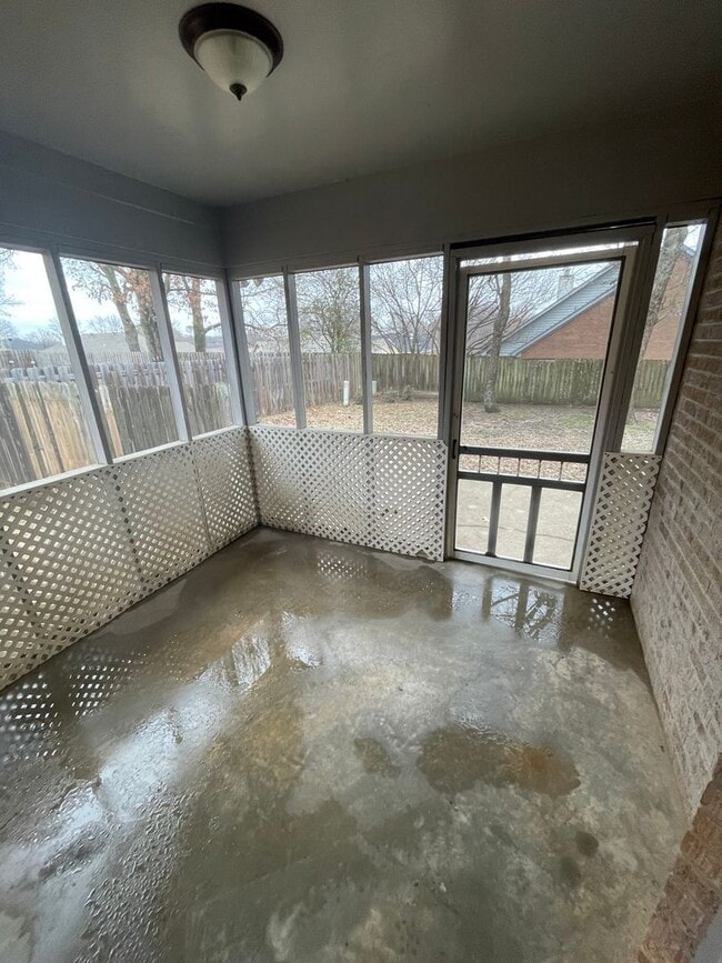 Building Photo - 3207 Canyonview Rd