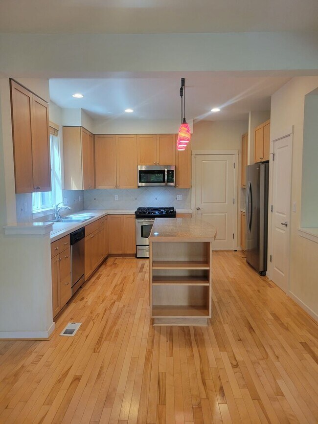 Building Photo - Highly Desirable Community, Beautiful View...