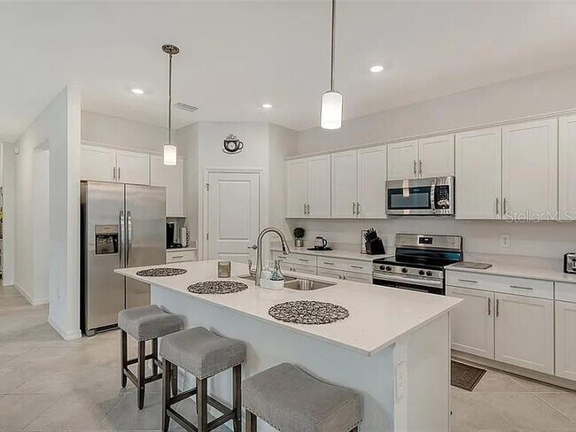 Building Photo - 10896 Pinot Dr
