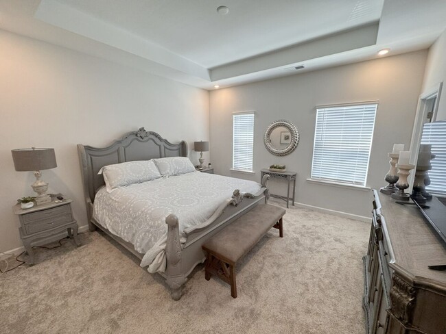 Building Photo - Fully Furnished Water front Community
