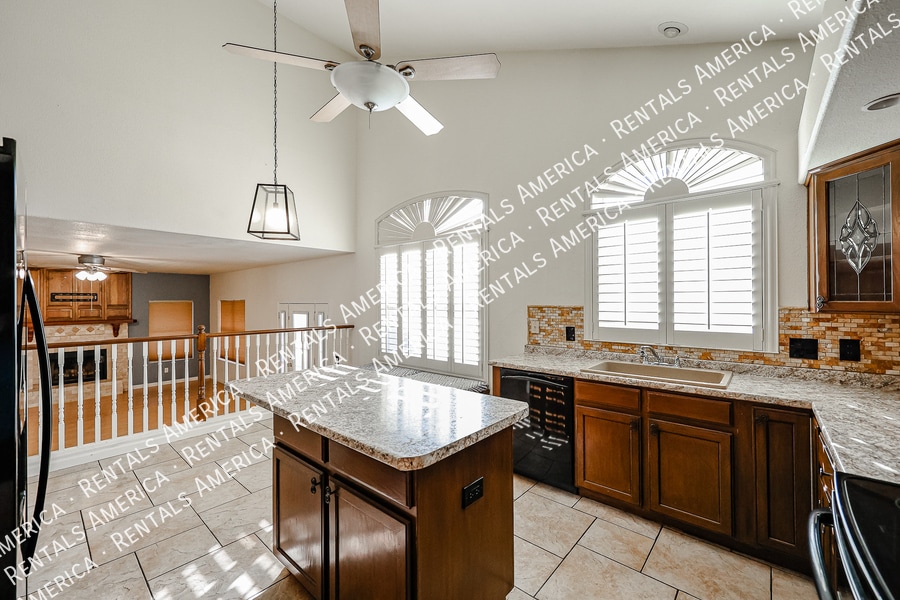 Building Photo - 5839 W Beryl Ave