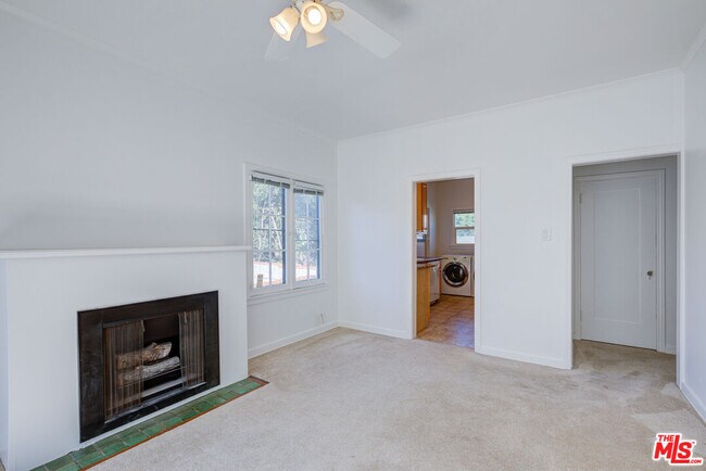 Building Photo - 1447 N Vista St