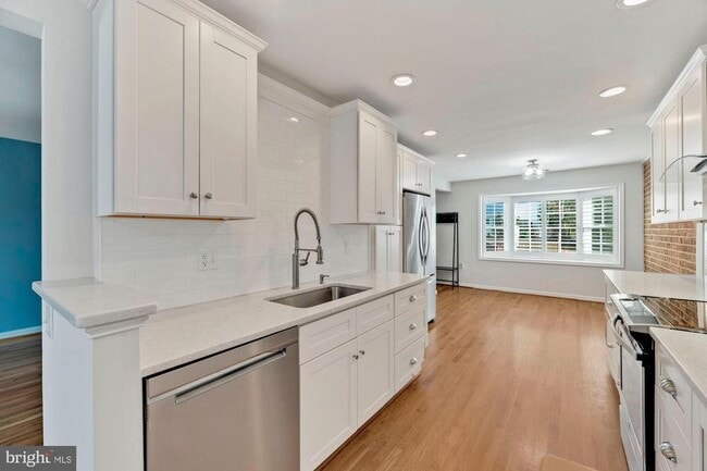 Building Photo - 1028 N Pelham St