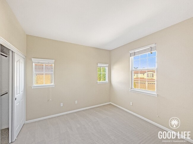 Building Photo - Spacious Torrey View Home with Flexible Floorplan in Gated Community