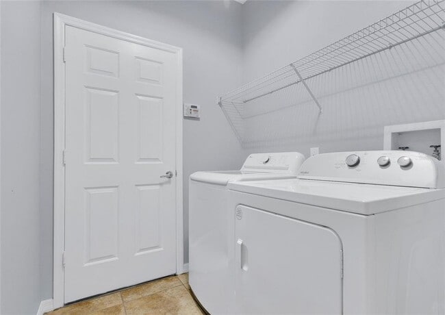 Building Photo - 8102 Country Run Pkwy