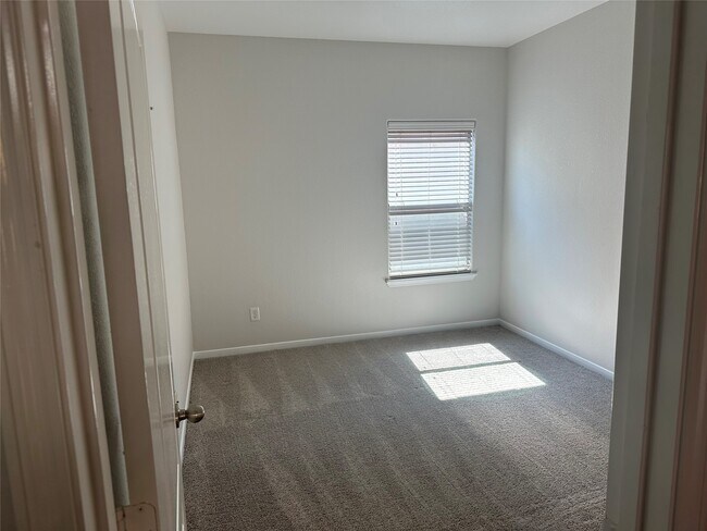 Building Photo - 15214 Bartlett Landing Dr