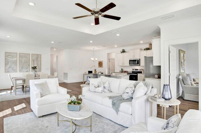 Building Photo - Charming 4BR House in a Calm and friendly ...