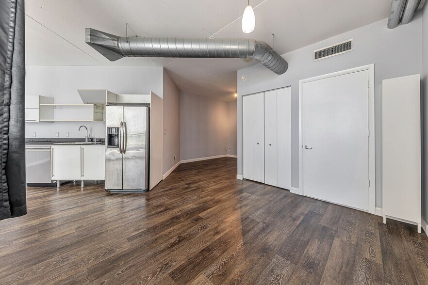 Building Photo - 690 SW 1st Ct